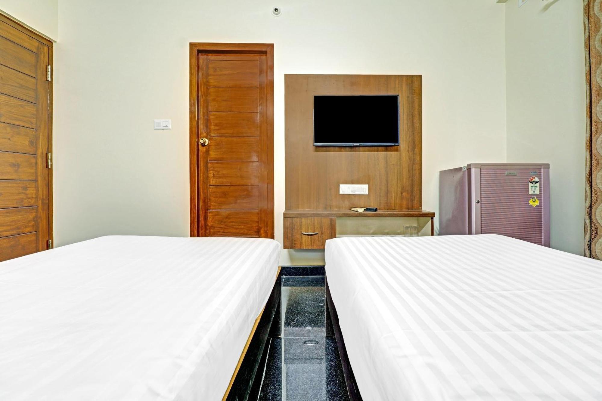 Capital O R R Residency Hotel Бангалор Екстериор снимка