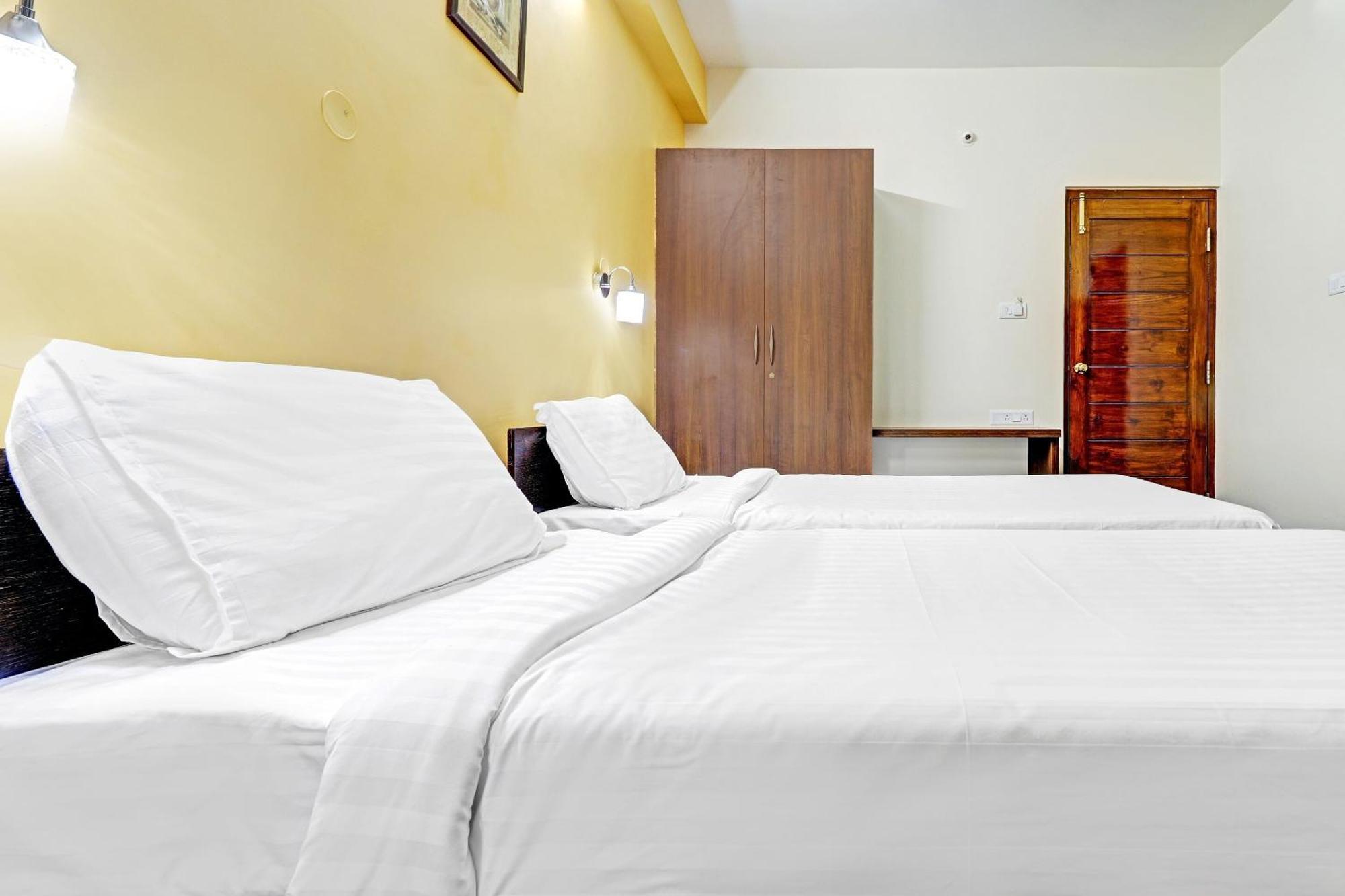 Capital O R R Residency Hotel Бангалор Екстериор снимка