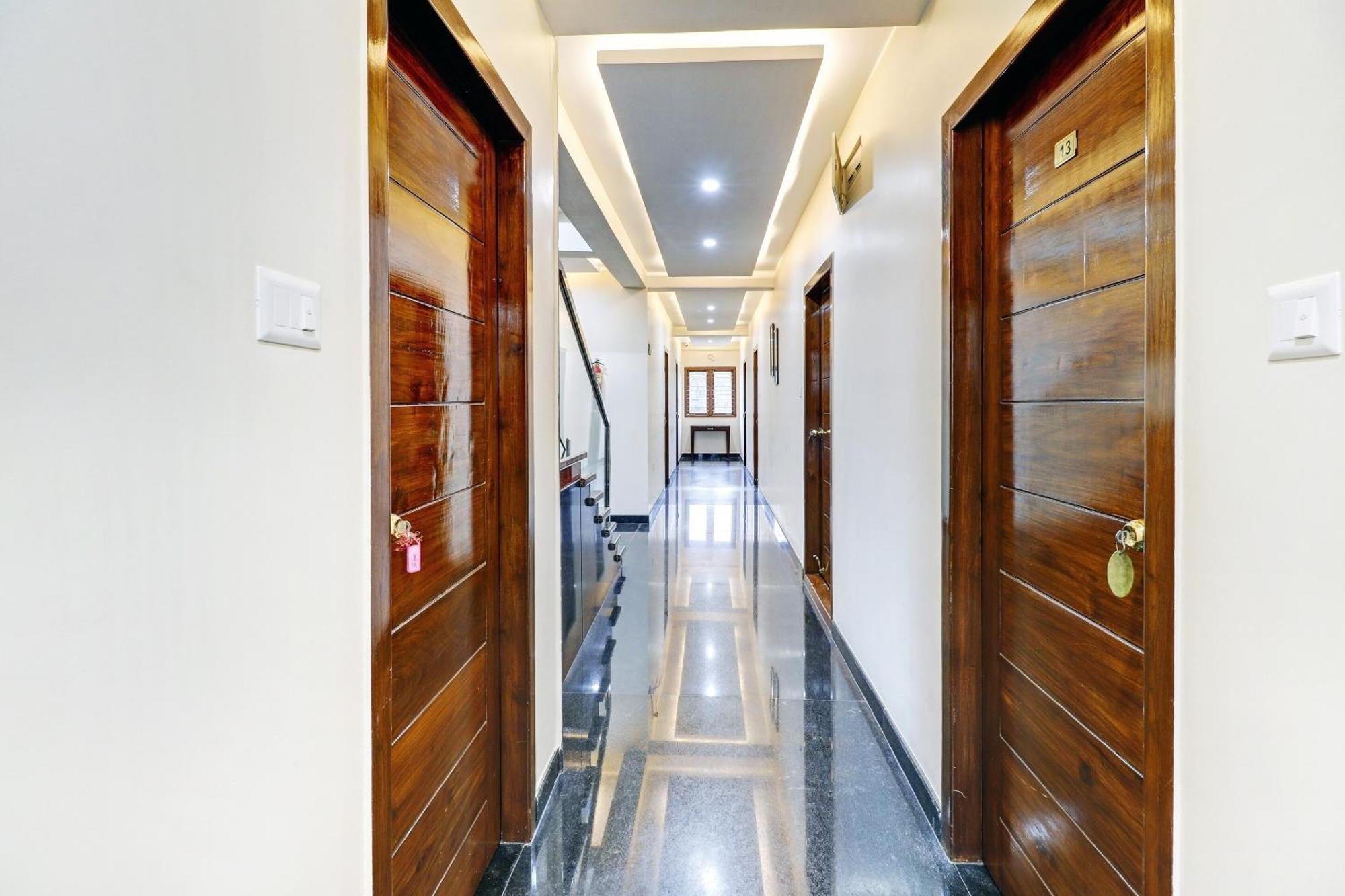 Capital O R R Residency Hotel Бангалор Екстериор снимка