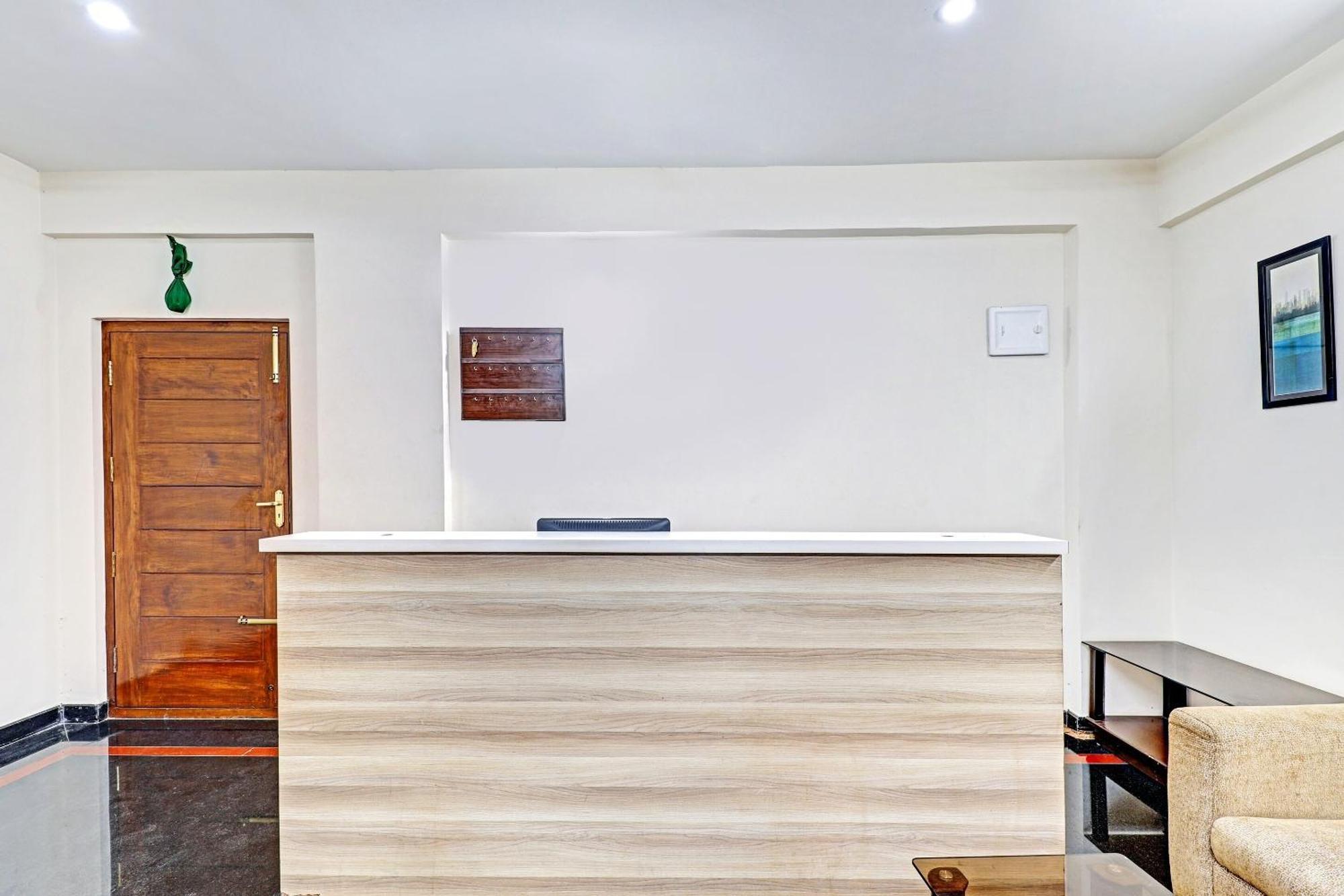 Capital O R R Residency Hotel Бангалор Екстериор снимка