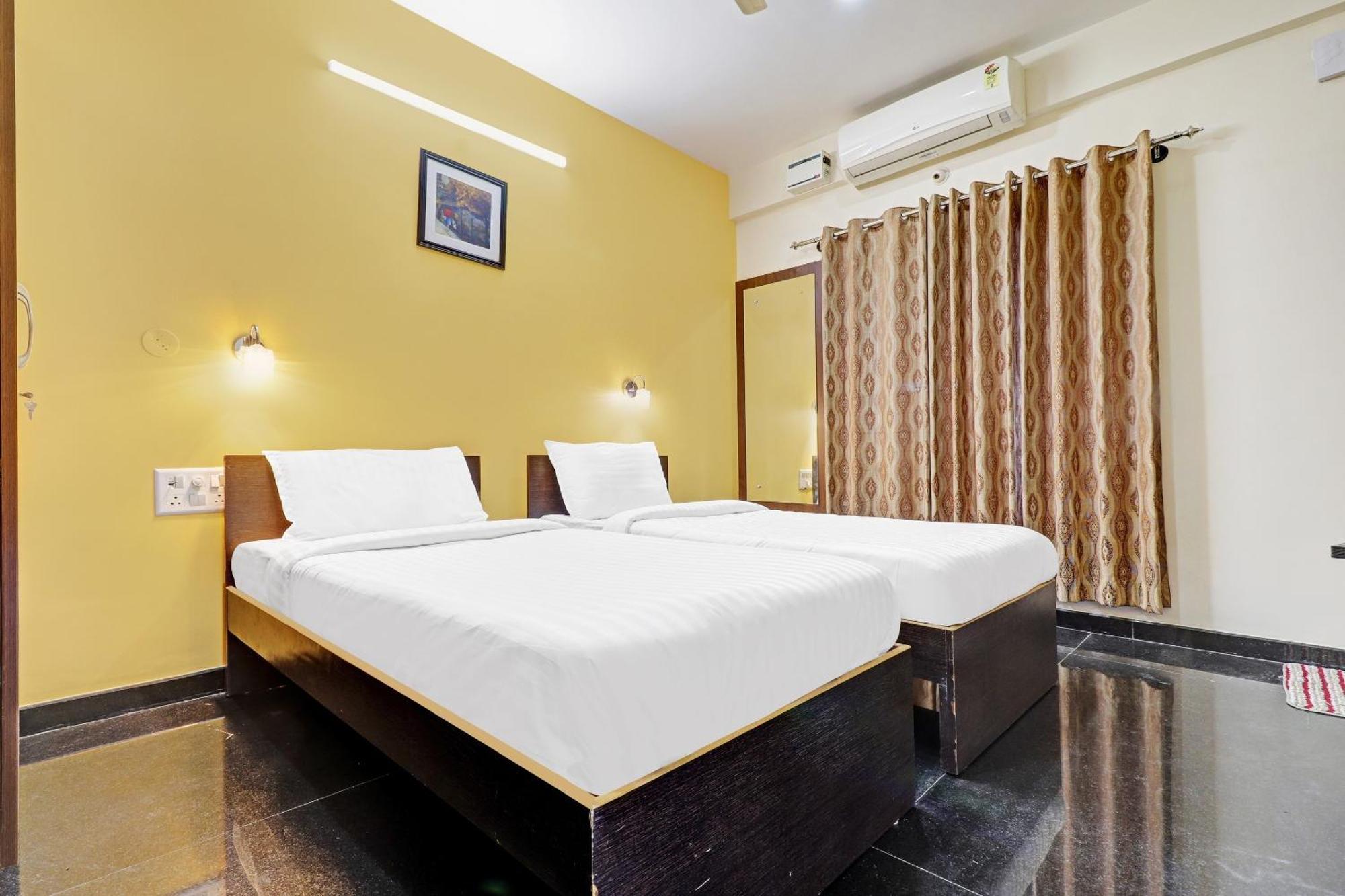 Capital O R R Residency Hotel Бангалор Екстериор снимка