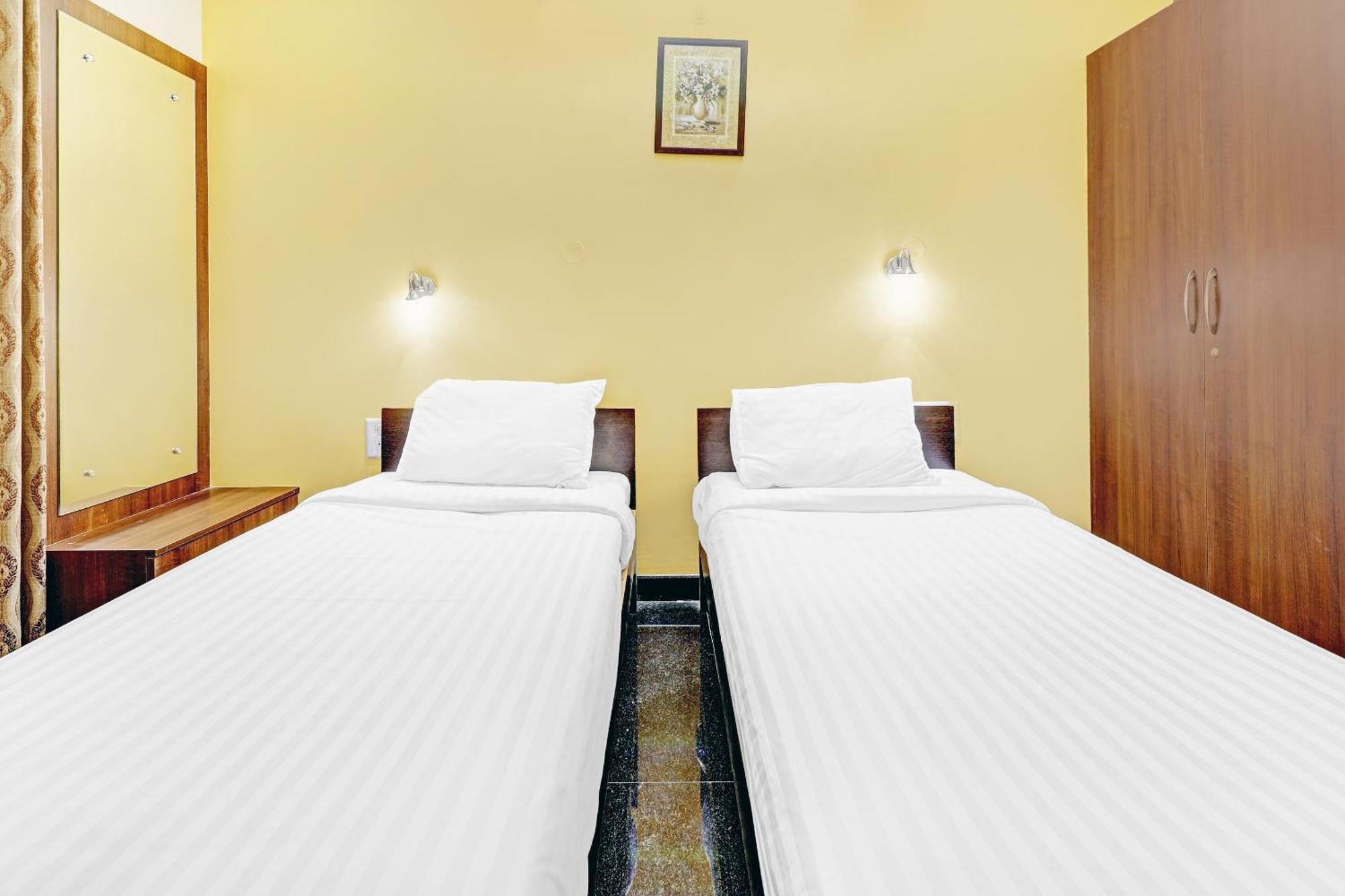 Capital O R R Residency Hotel Бангалор Екстериор снимка
