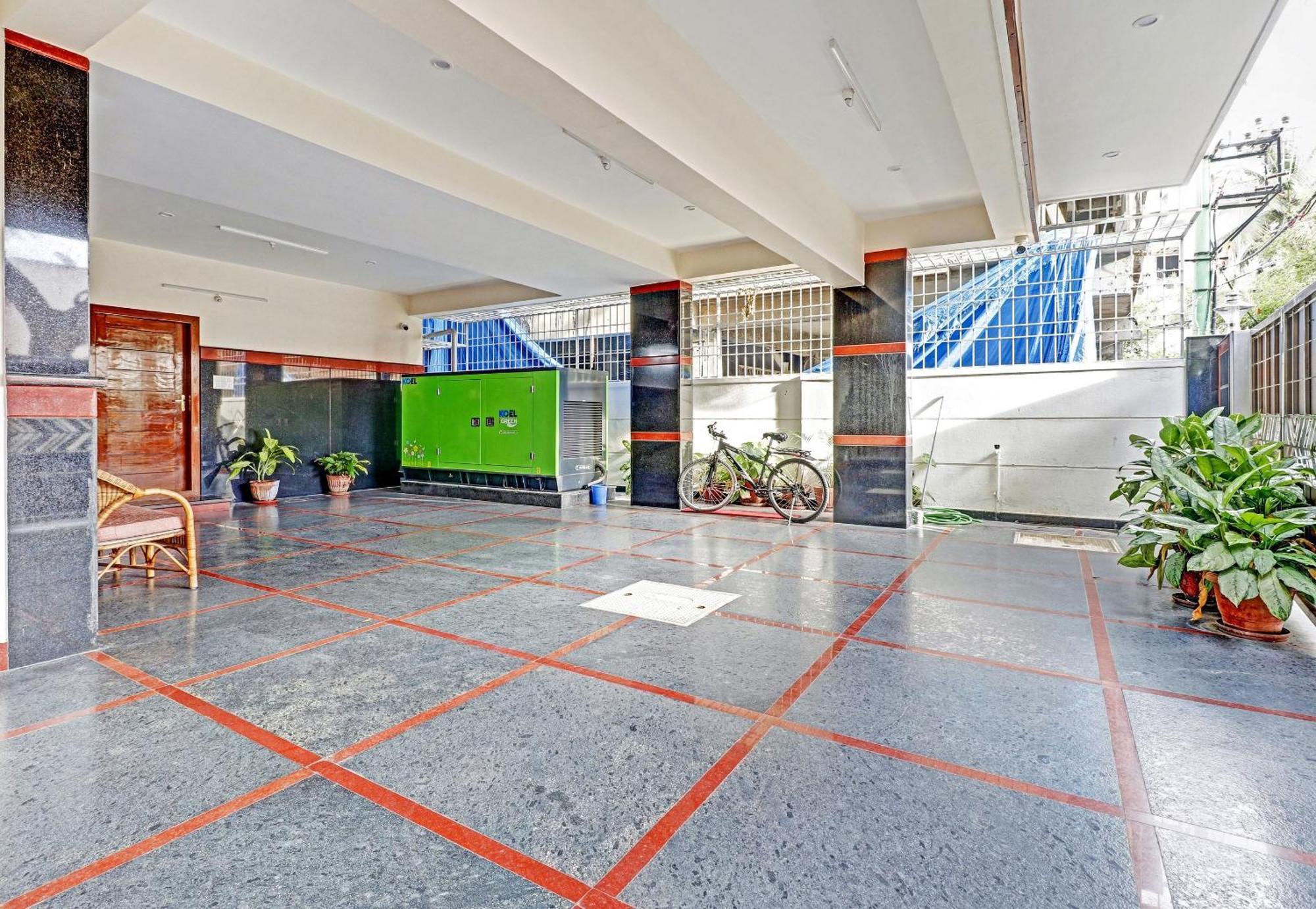 Capital O R R Residency Hotel Бангалор Екстериор снимка