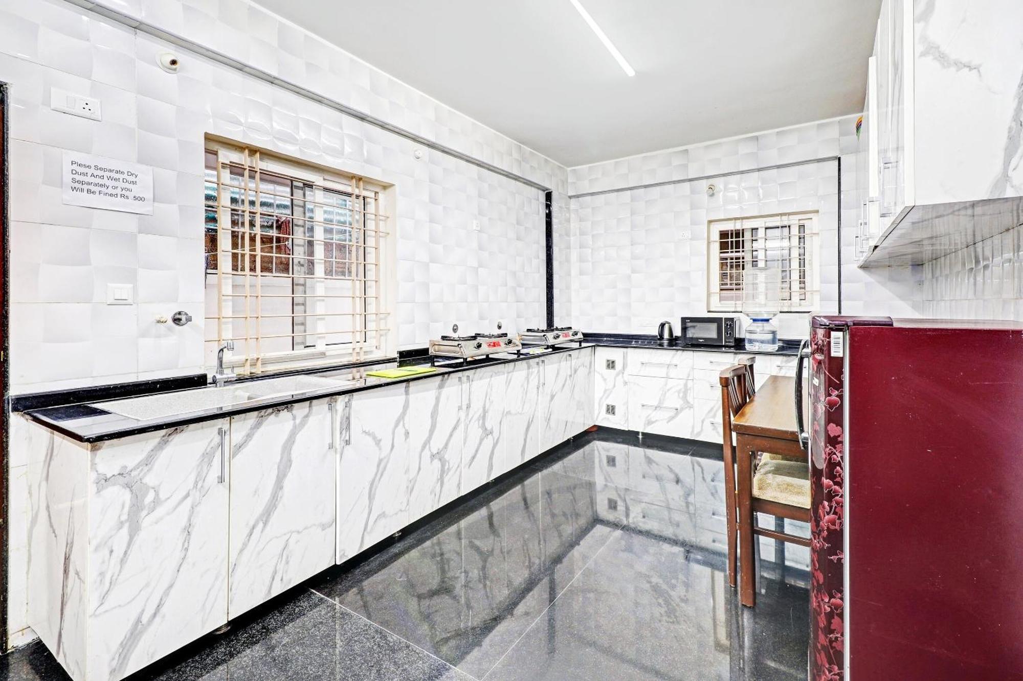 Capital O R R Residency Hotel Бангалор Екстериор снимка