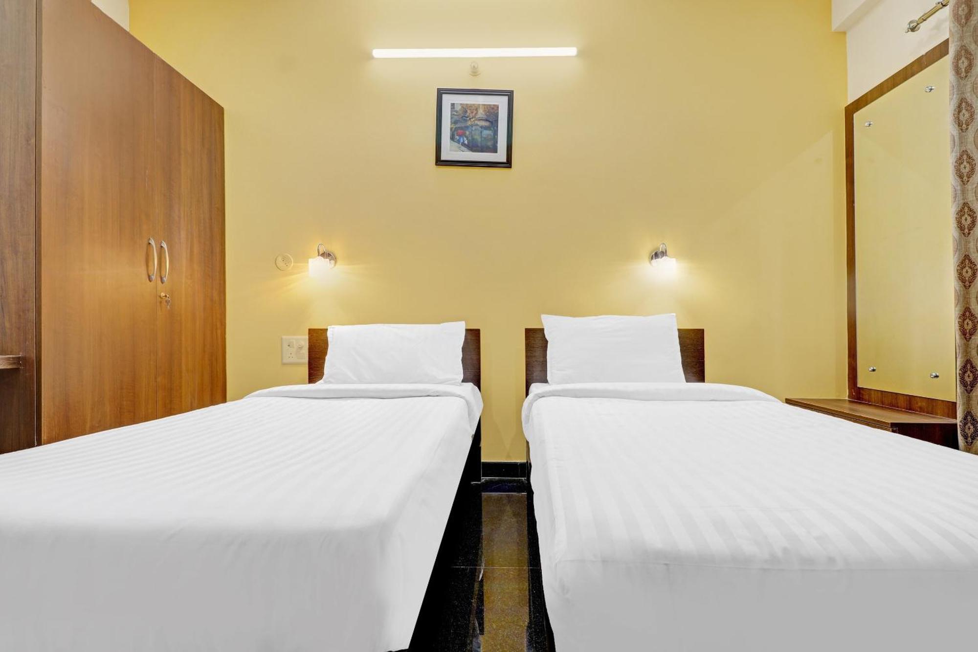 Capital O R R Residency Hotel Бангалор Екстериор снимка