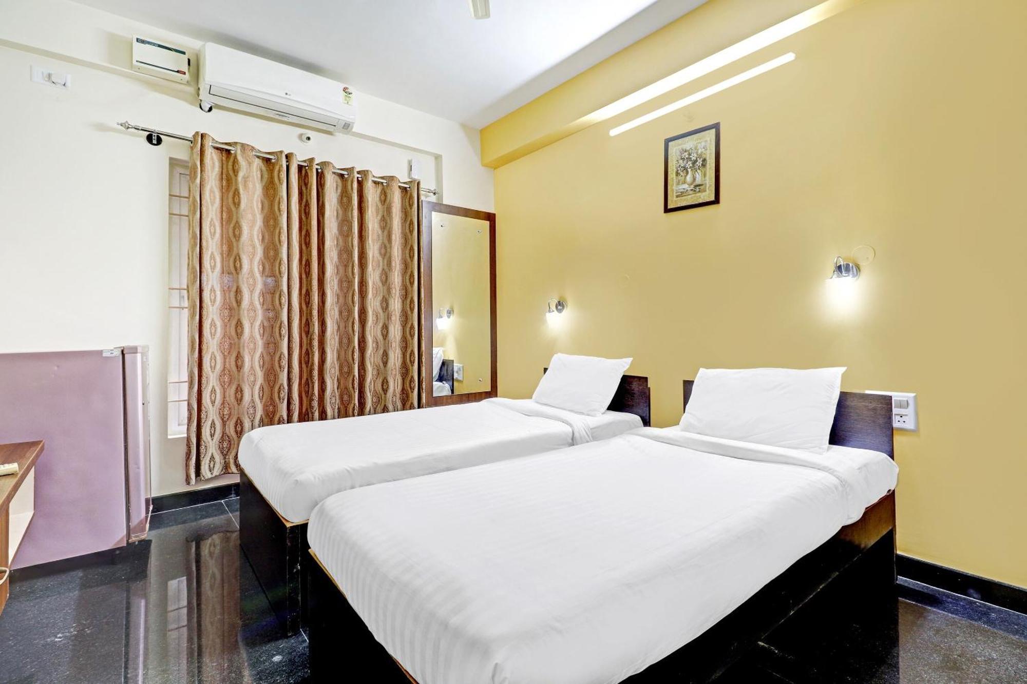 Capital O R R Residency Hotel Бангалор Екстериор снимка