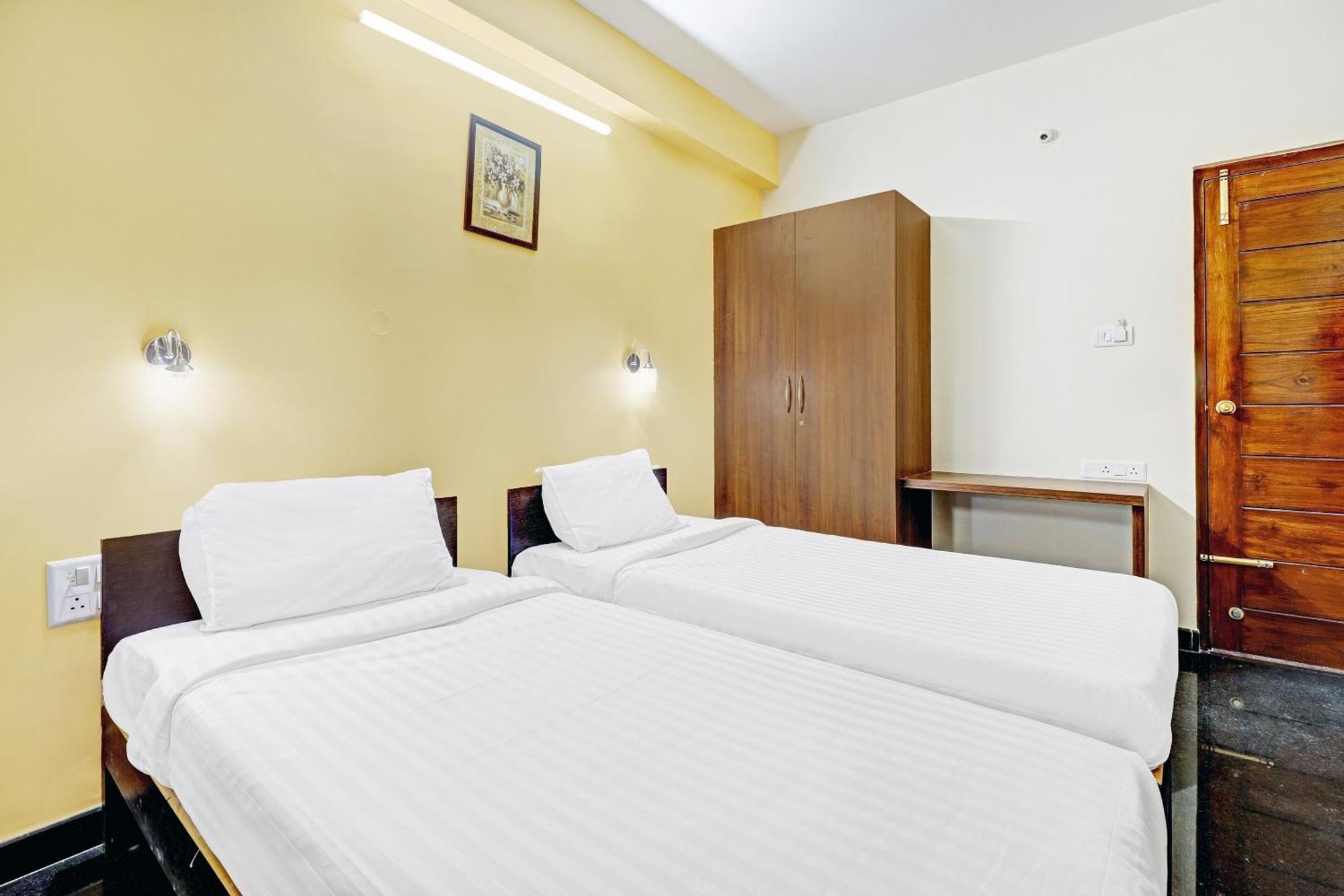 Capital O R R Residency Hotel Бангалор Екстериор снимка