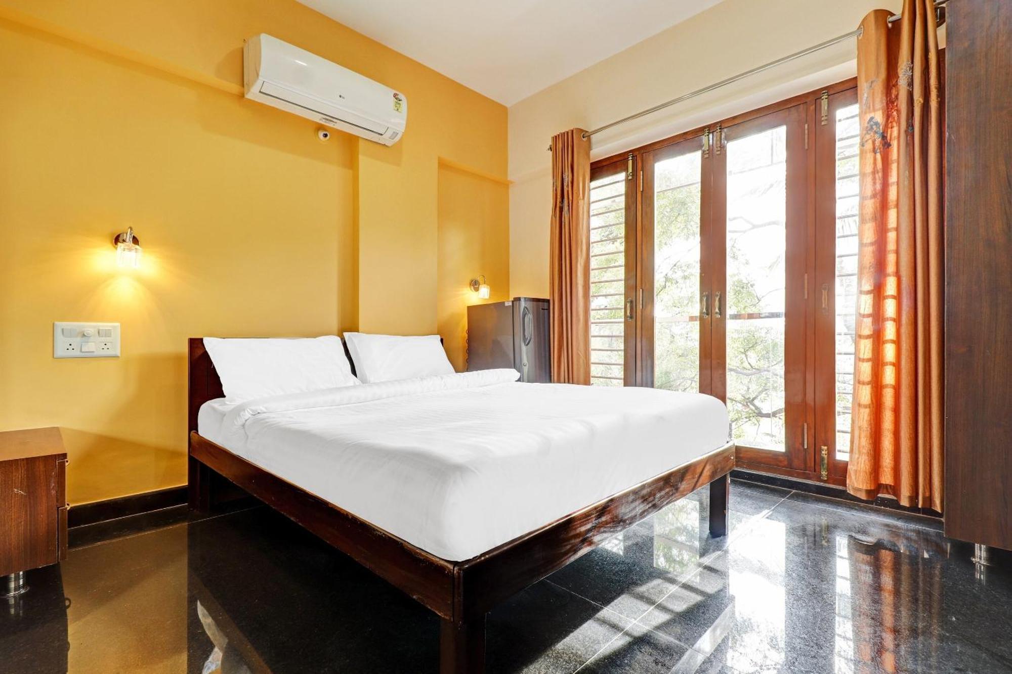 Capital O R R Residency Hotel Бангалор Екстериор снимка