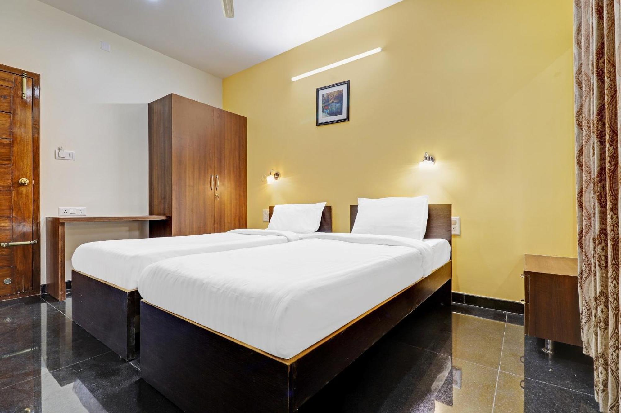 Capital O R R Residency Hotel Бангалор Екстериор снимка