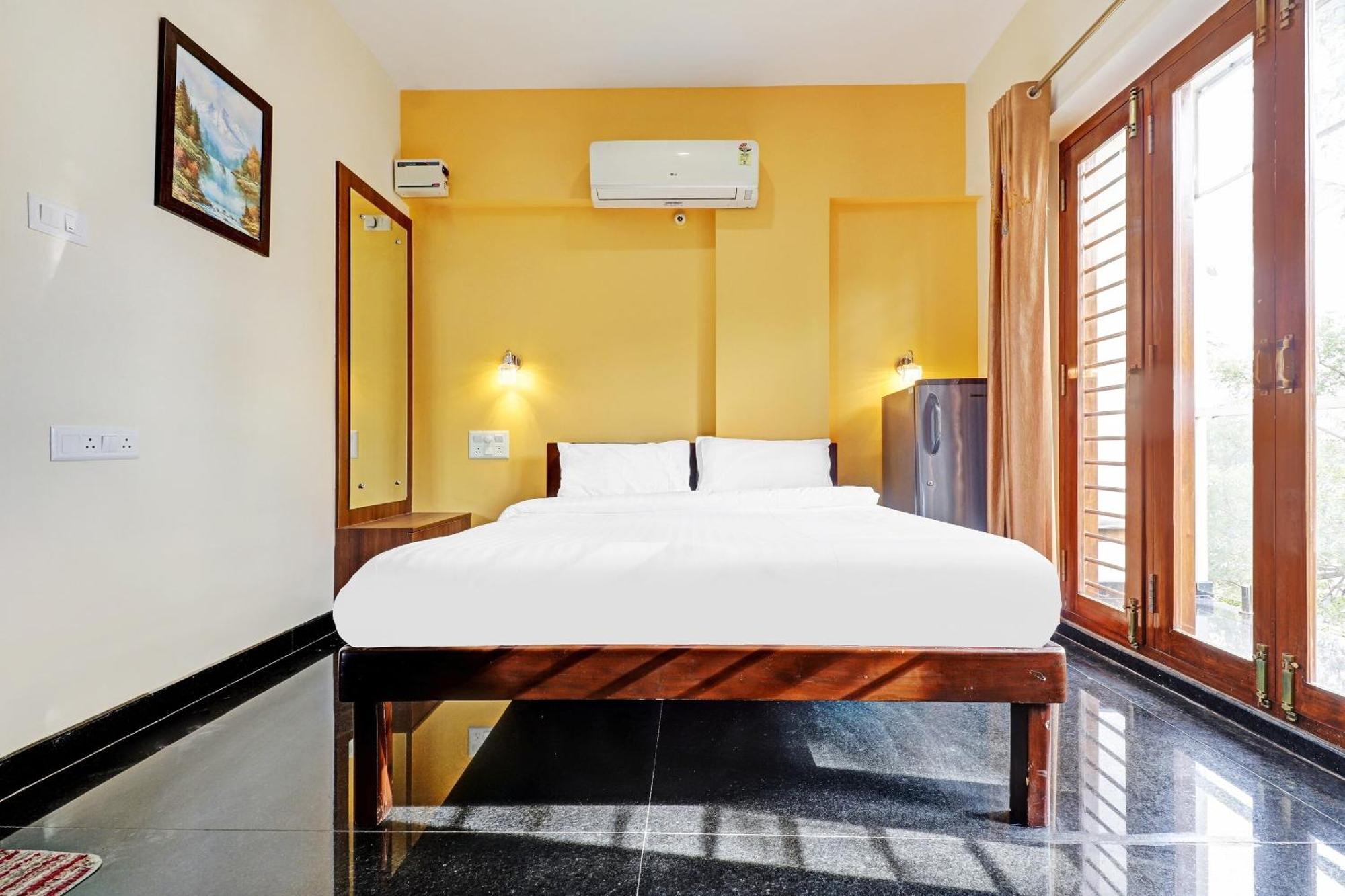 Capital O R R Residency Hotel Бангалор Екстериор снимка