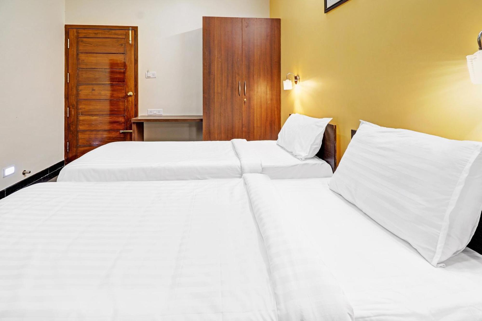 Capital O R R Residency Hotel Бангалор Екстериор снимка
