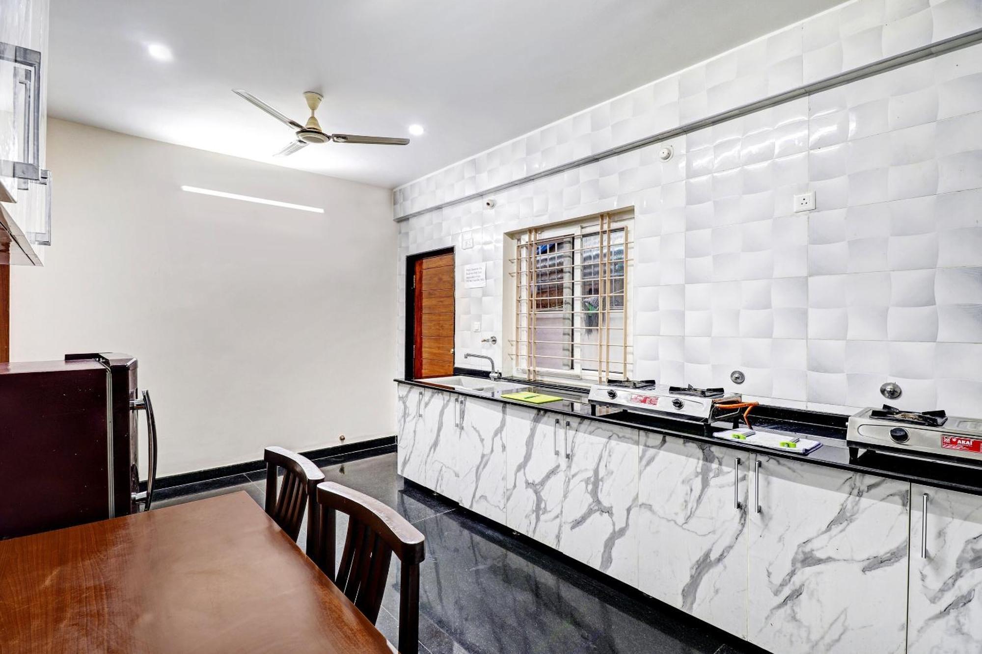 Capital O R R Residency Hotel Бангалор Екстериор снимка