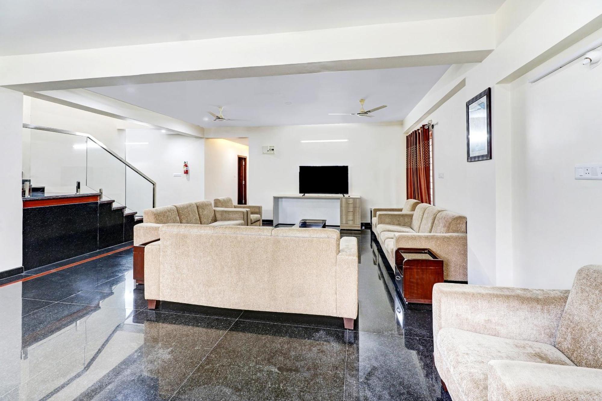 Capital O R R Residency Hotel Бангалор Екстериор снимка